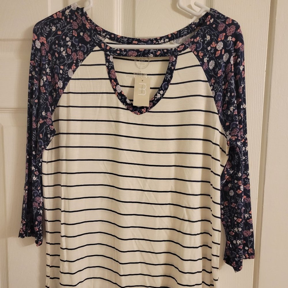 NWT Maurices  Med. ³/⁴ sleeve shirt
